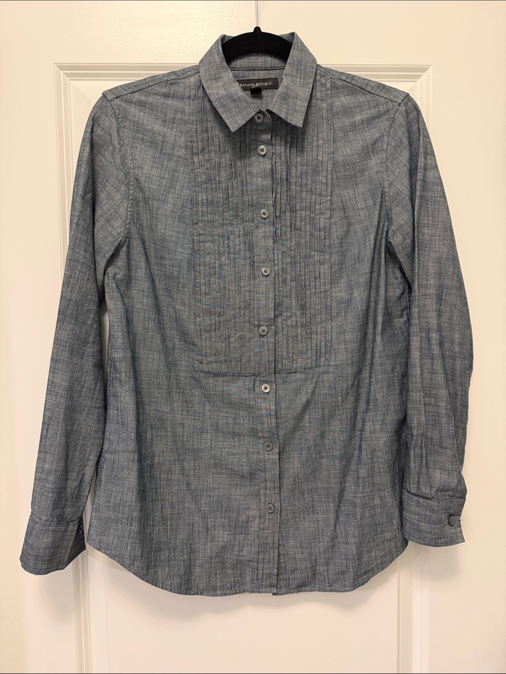 Banana Republic Women’s Blue Chambray Pintuck Button-Down Shirt